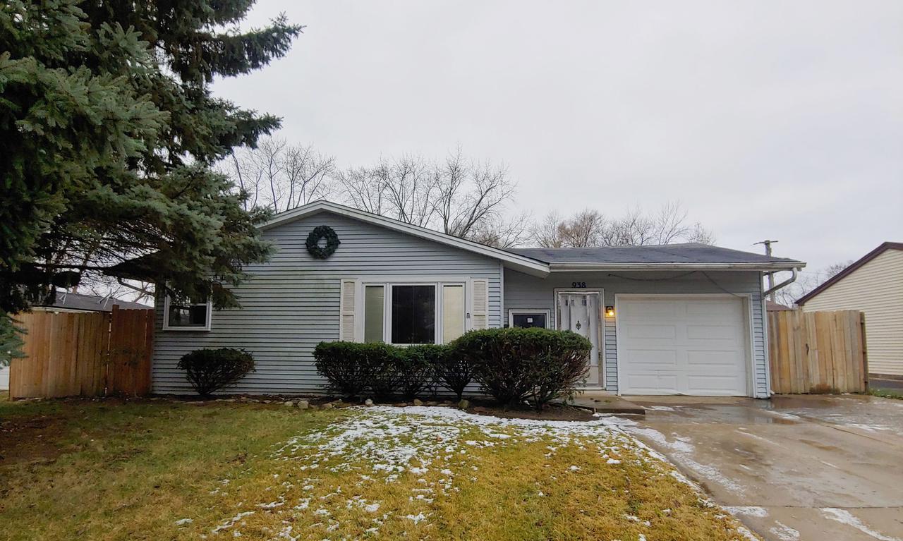 938 Berkley St., Carpentersville, IL 60110