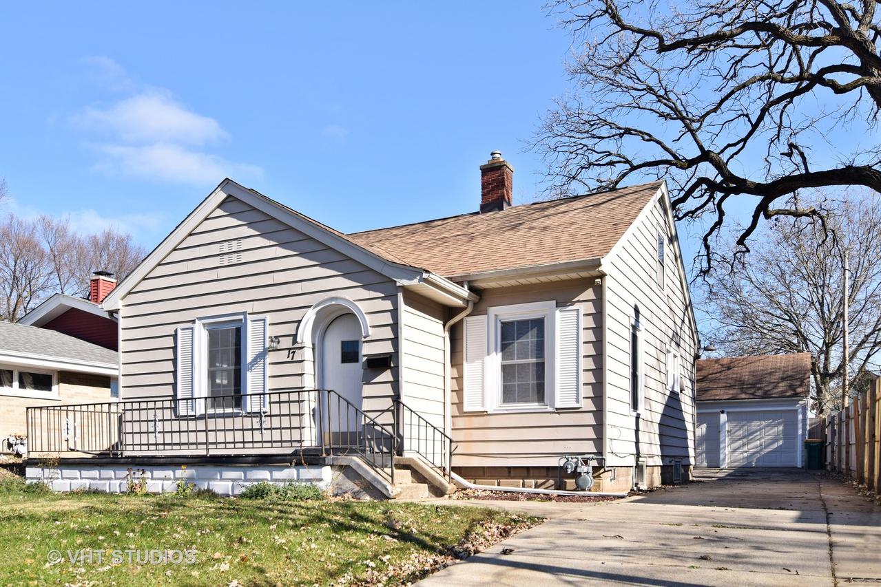 17 N Adams St., North Aurora, IL 60542