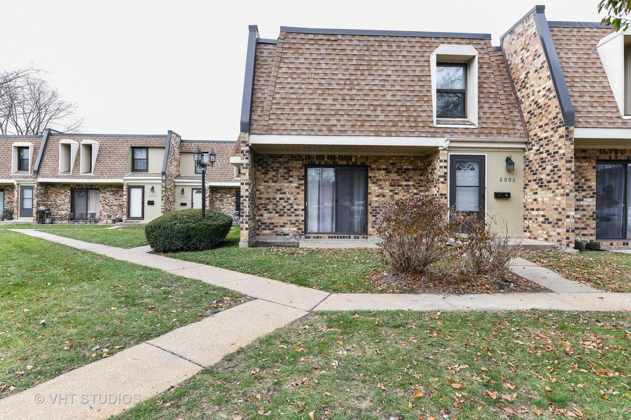2006 Country Club Dr., Woodridge, IL 60517