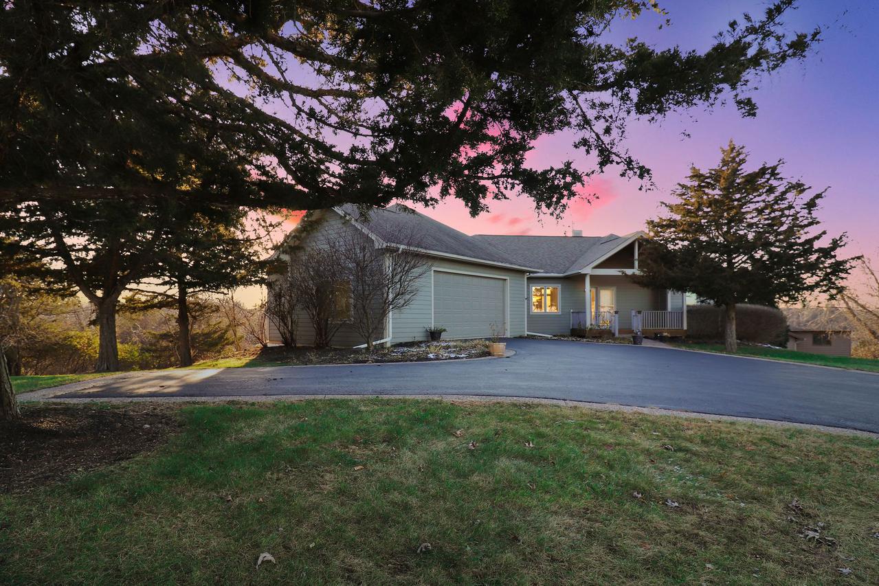 10 Bluffwood Tr., Galena, IL 61036