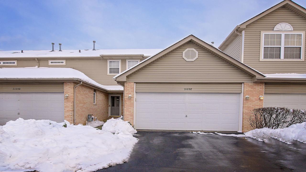 2109 W Adobe Dr. #E, Addison, IL 60101