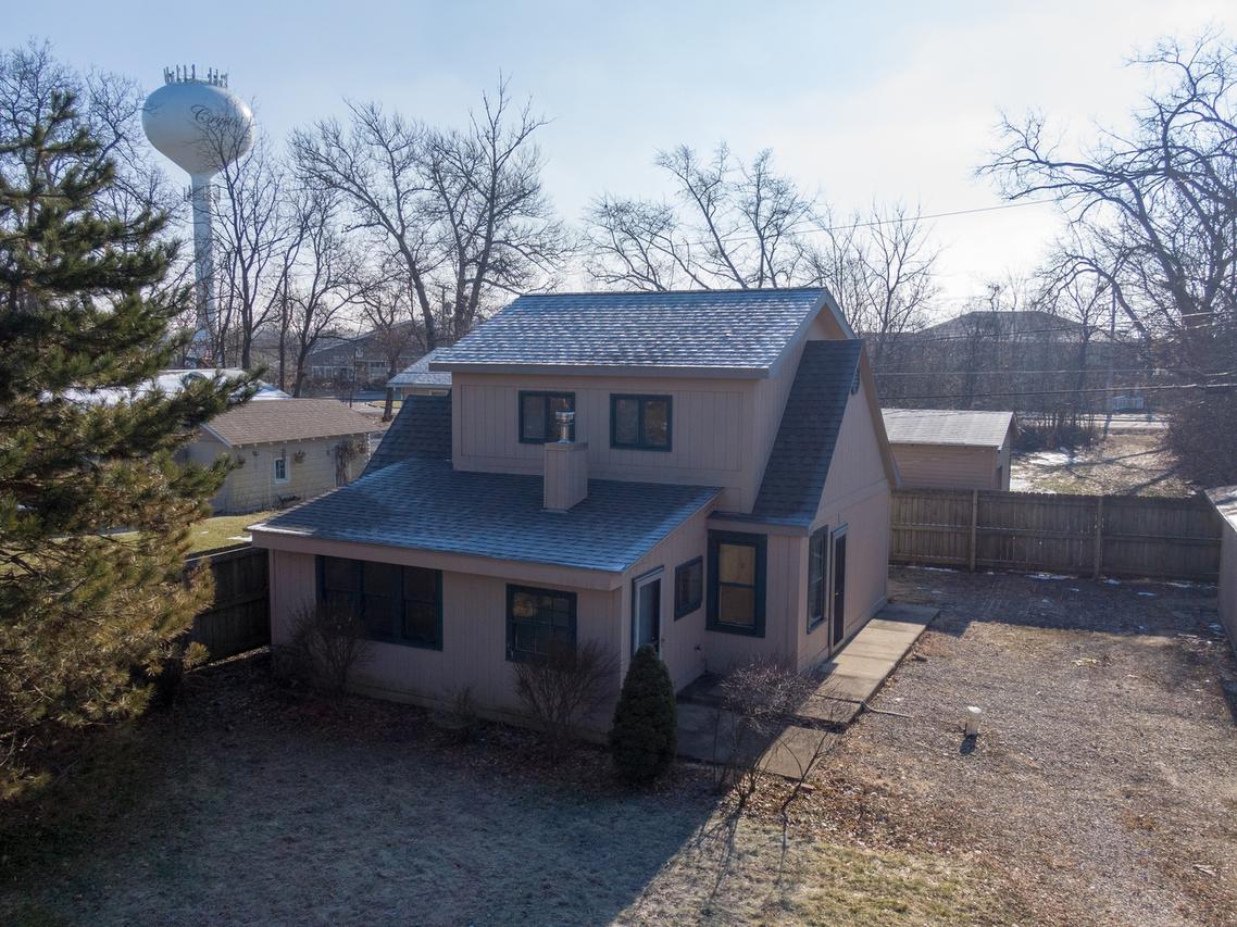 8718 Hickory Ave., Crystal Lake, IL 60014