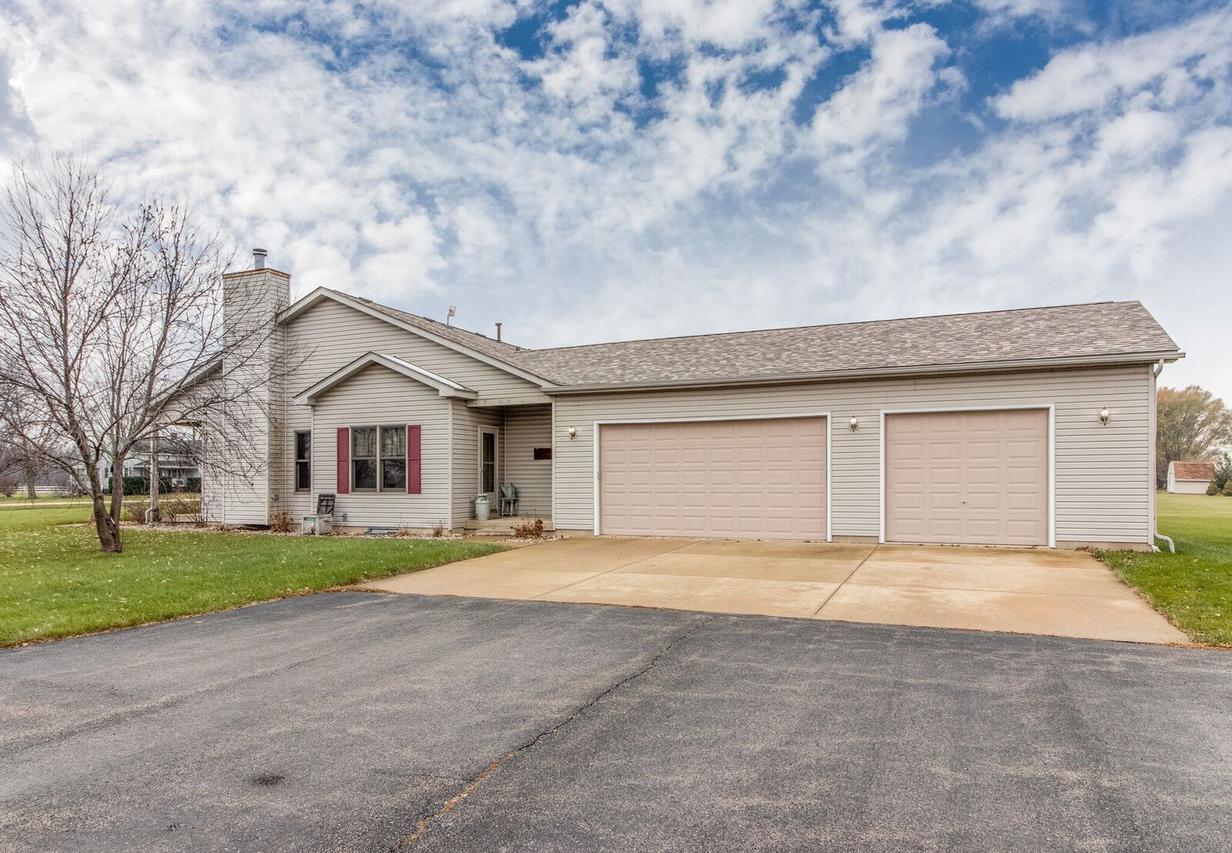 2417 N 42nd Rd., Sheridan, IL 60551