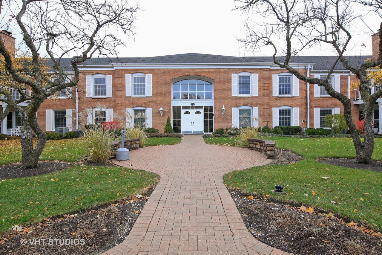 124 Carriage Way Dr. #209B, Burr Ridge, IL 60527