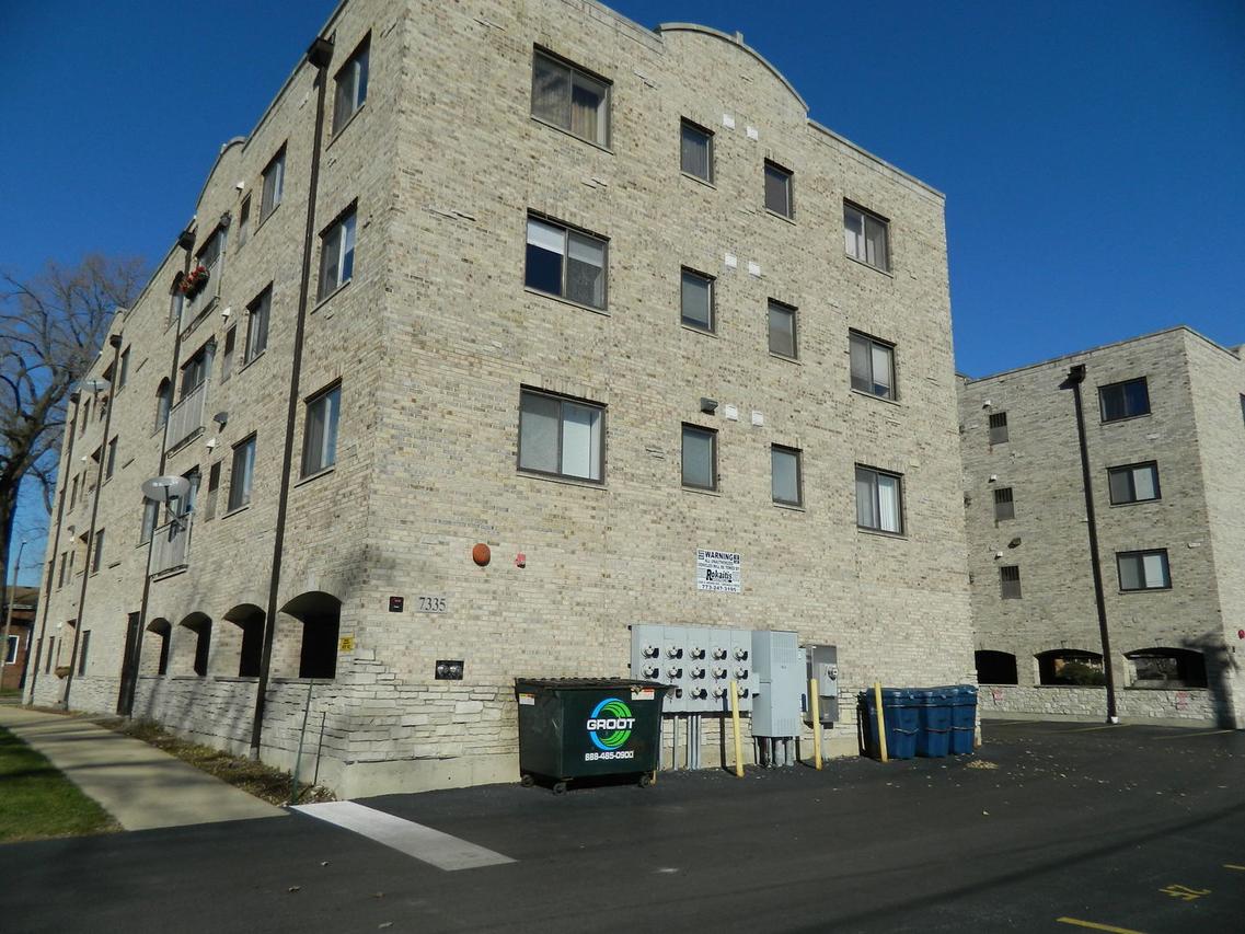 7335 Oakwood Ave. #2E, Lyons, IL 60534