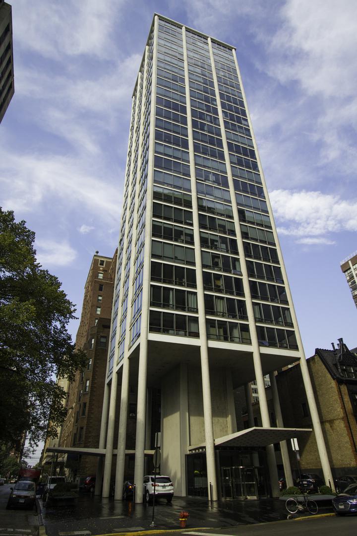 1300 N Astor St. #7B, Chicago, IL 60610