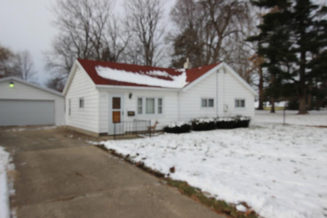 1450 S Carroll Ave., Freeport, IL 61032