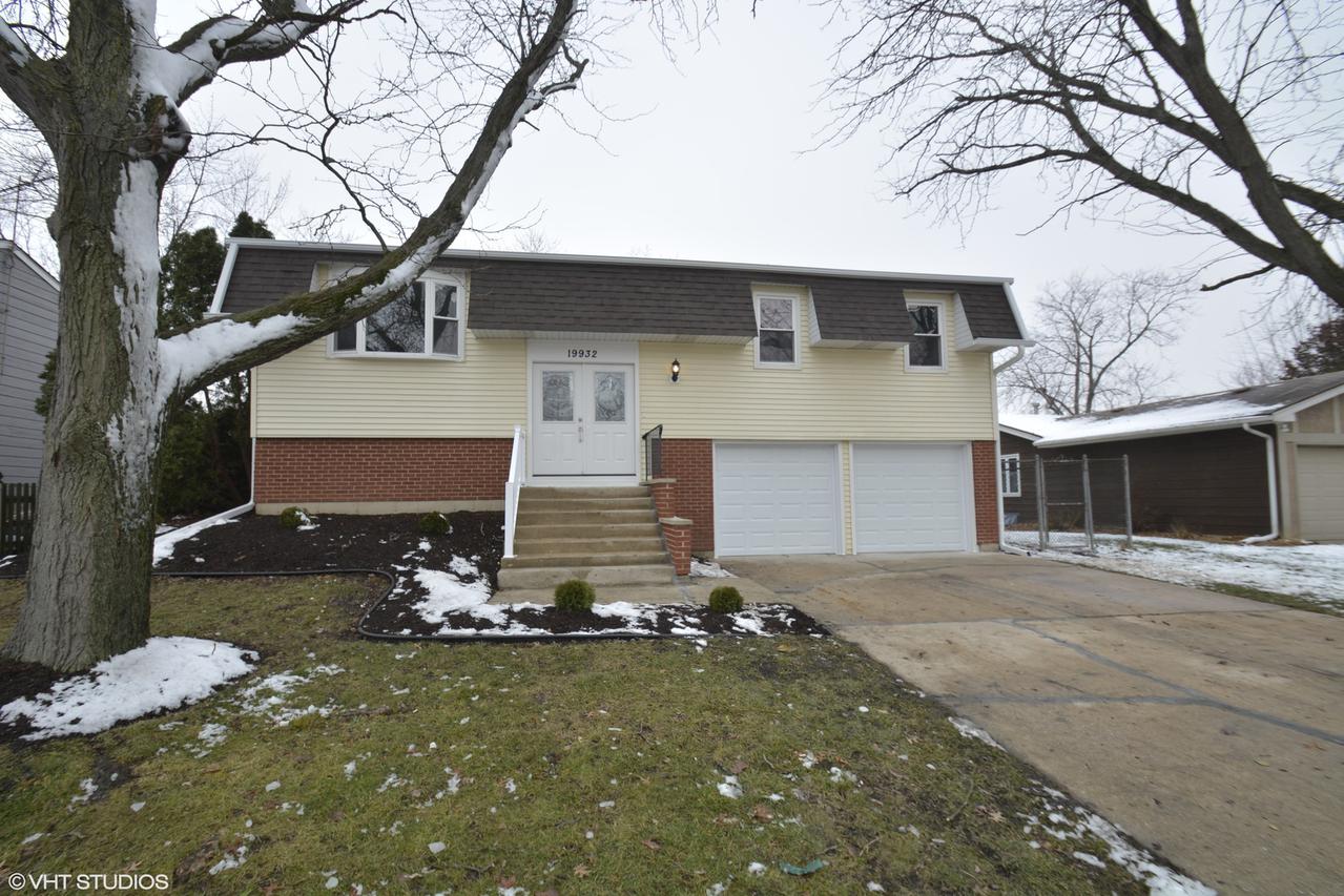 19932 S Rosewood Dr., Frankfort, IL 60423