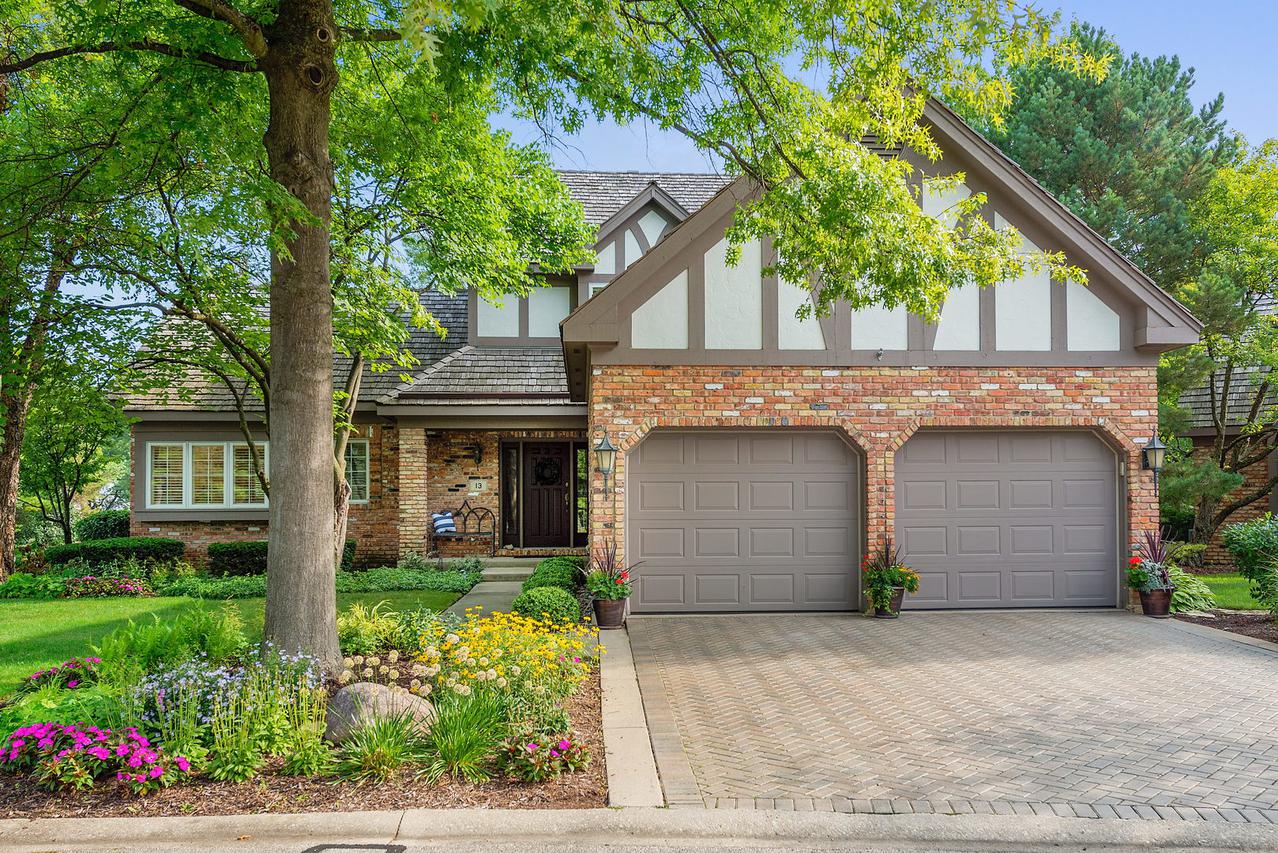 13 Lake Ridge Club Ct., Burr Ridge, IL 60527