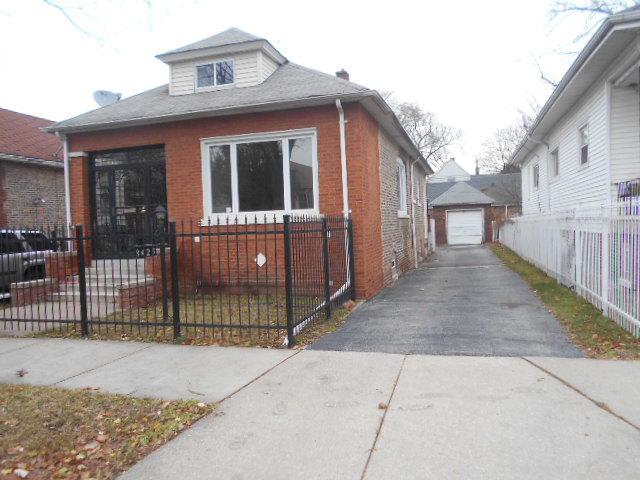 8425 S Essex Ave., Chicago, IL 60617