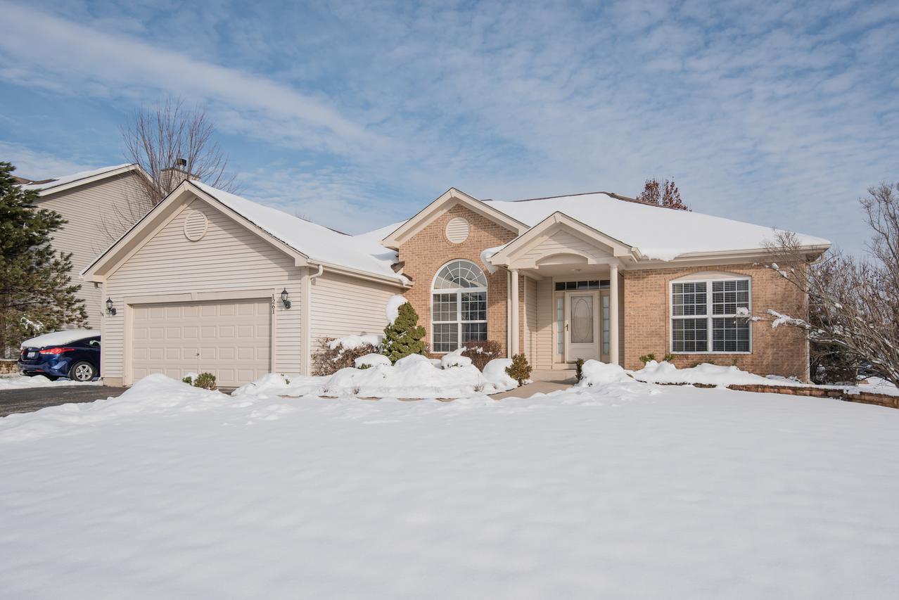 1261 Sandalwood Ln., Crystal Lake, IL 60014