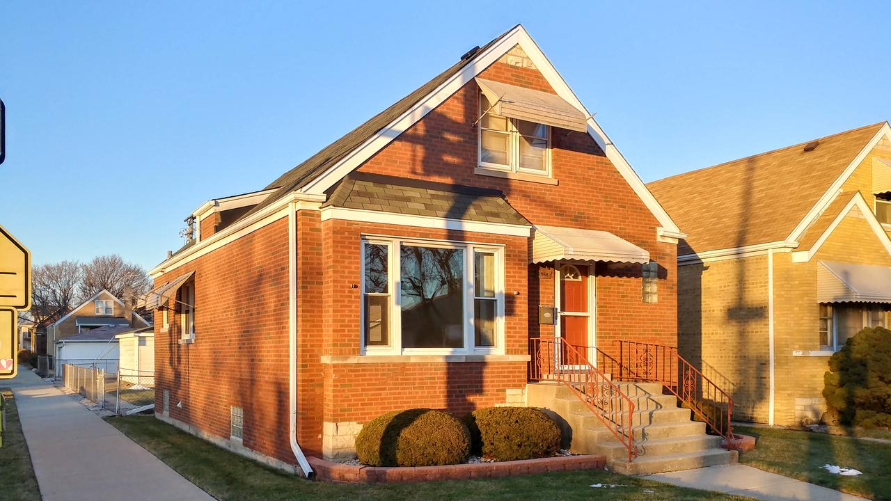 5958 W Eastwood Ave., Chicago, IL 60630