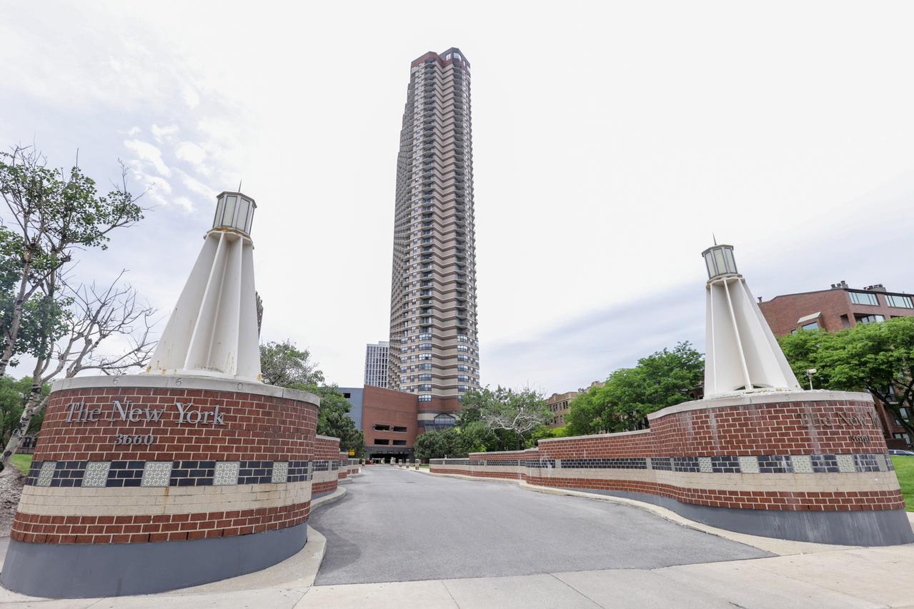 3660 N Lake Shore Dr. #2701, Chicago, IL 60613
