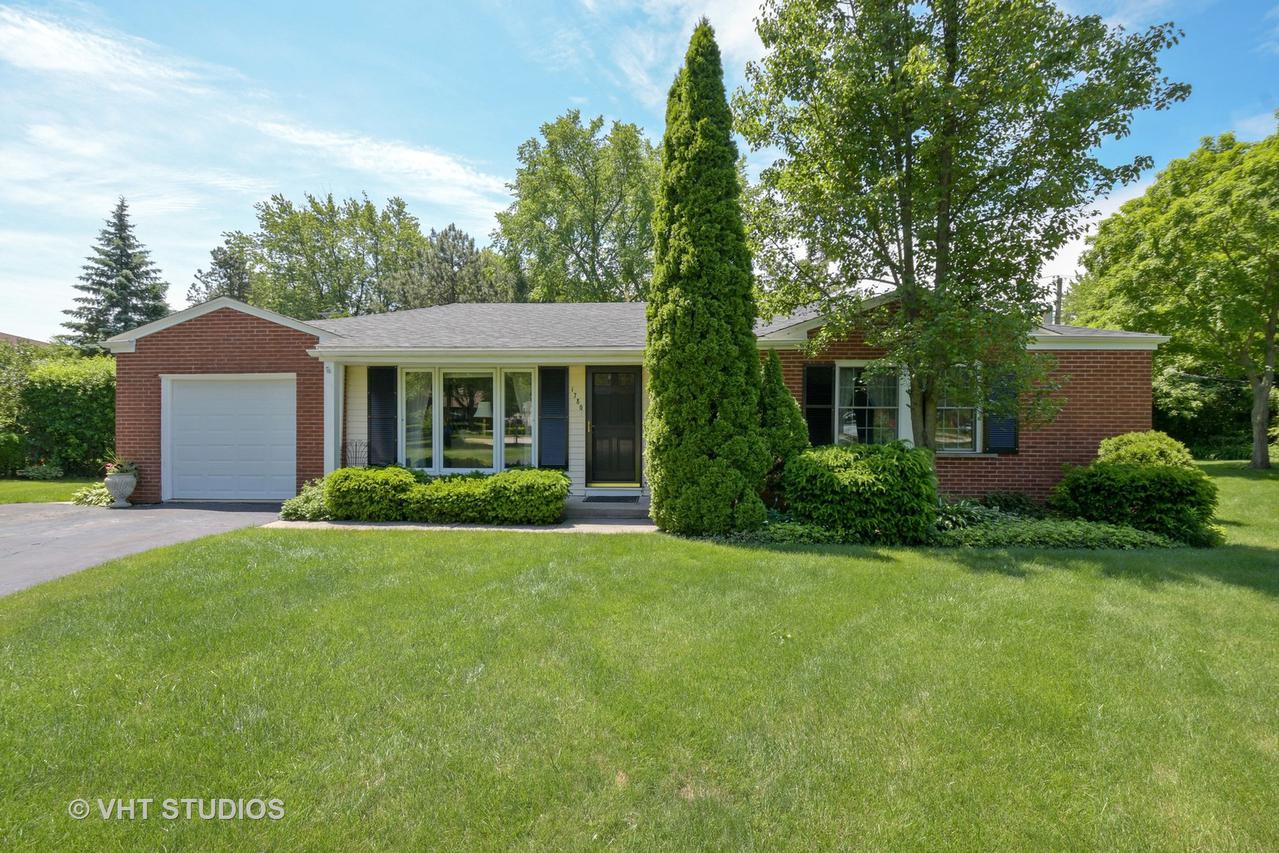 1780 Killarney Ln., Northbrook, IL 60062