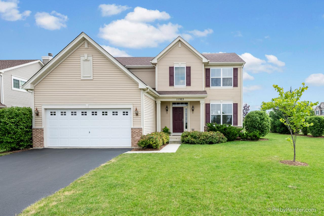 11923 Hawley Ln., Huntley, IL 60142