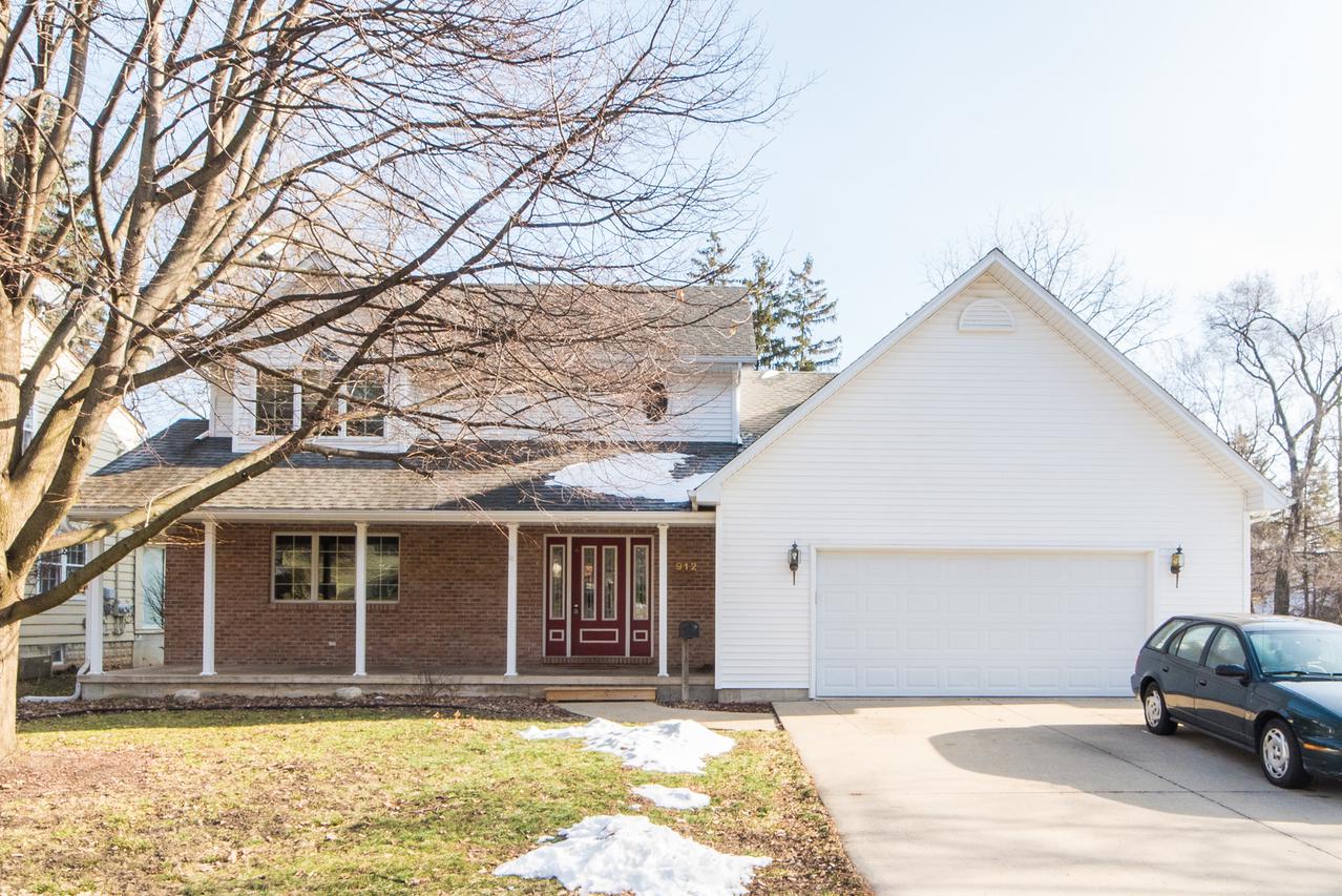912 N 9th St., Dekalb, IL 60115