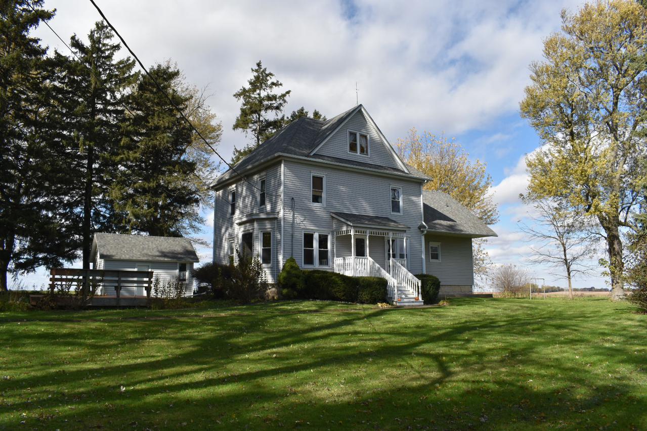 151 N Skole Gate, Lee, IL 60530