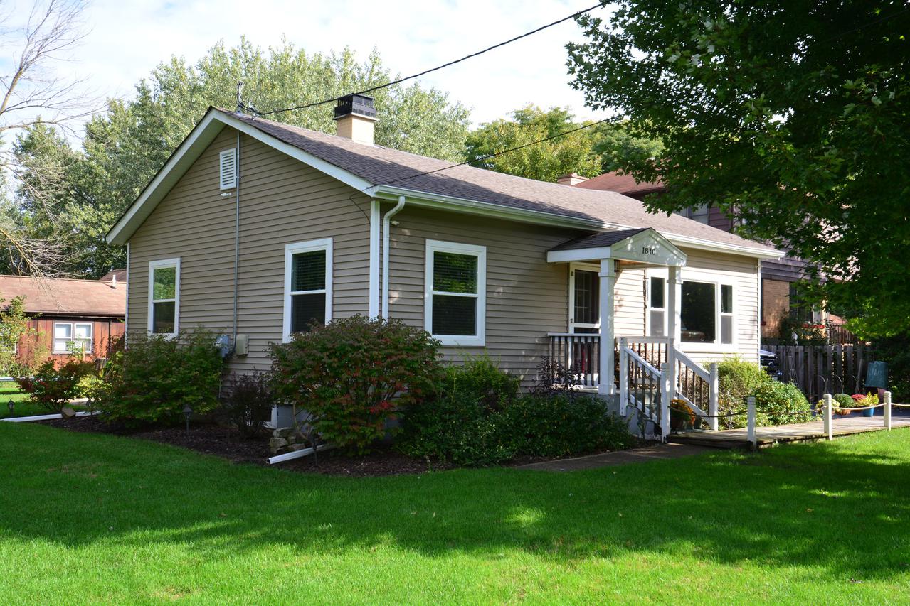 1810 W Davis Ave., Mchenry, IL 60050