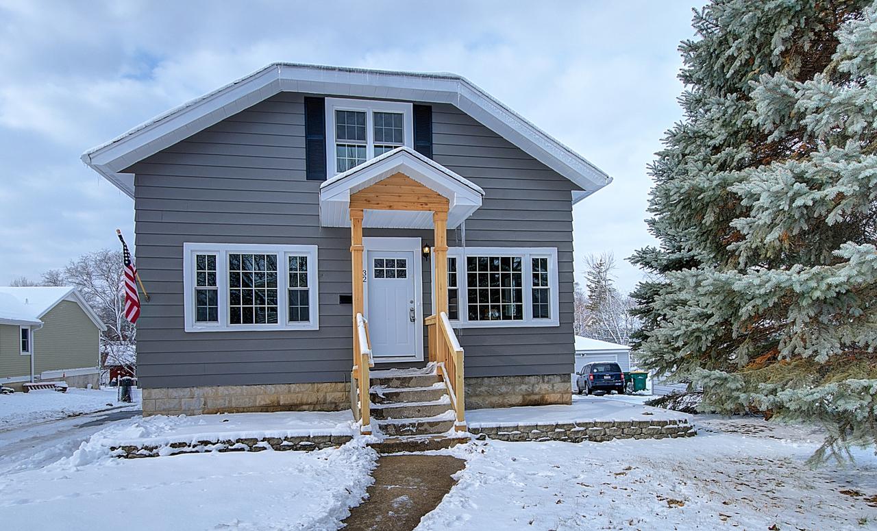 32 Westend Ave., Westmont, IL 60559