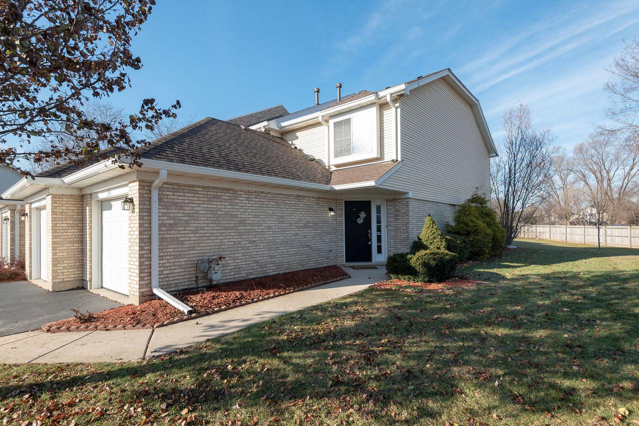 358 Lakeview Cir., Bolingbrook, IL 60440