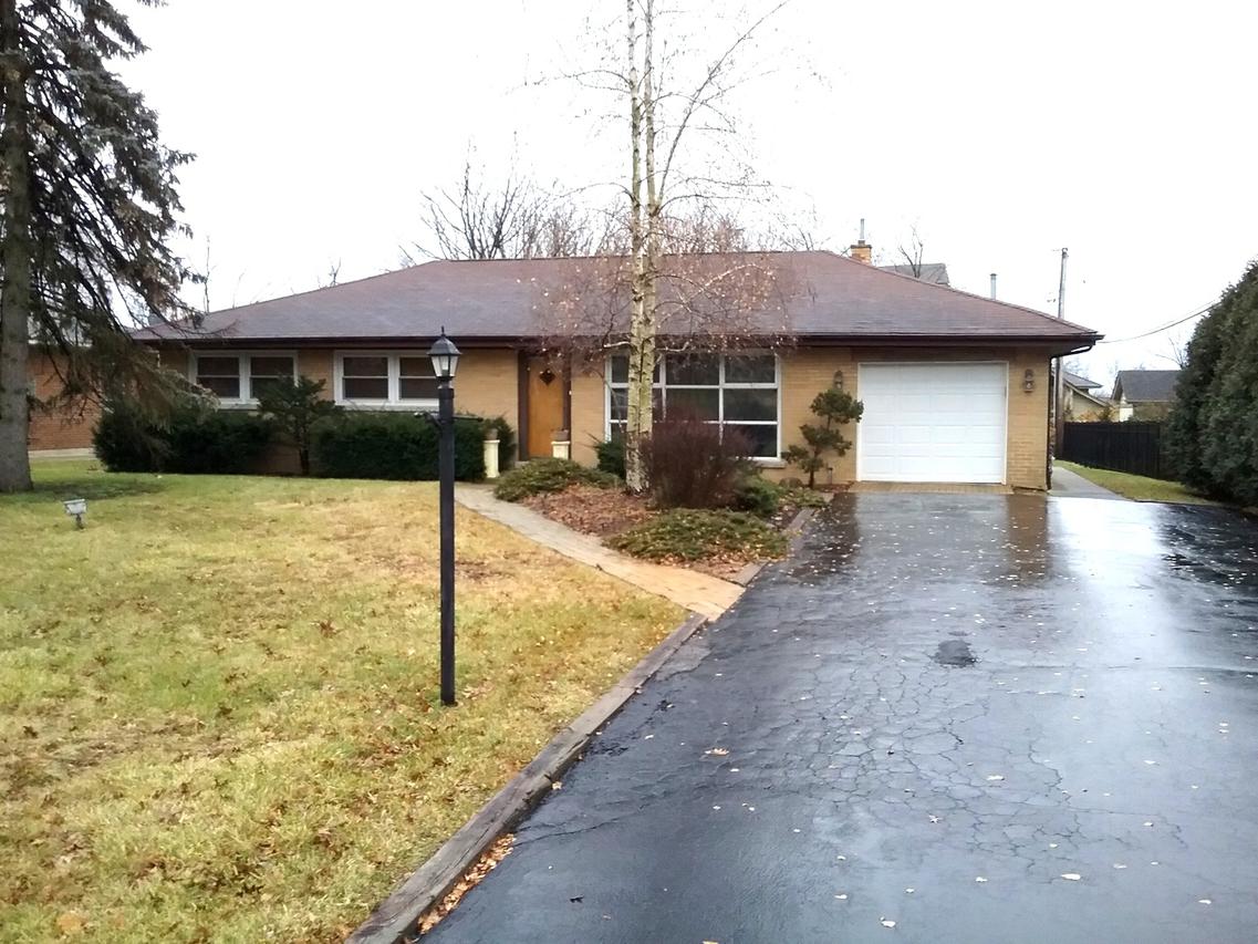 16W361 95th Pl., Burr Ridge, IL 60527