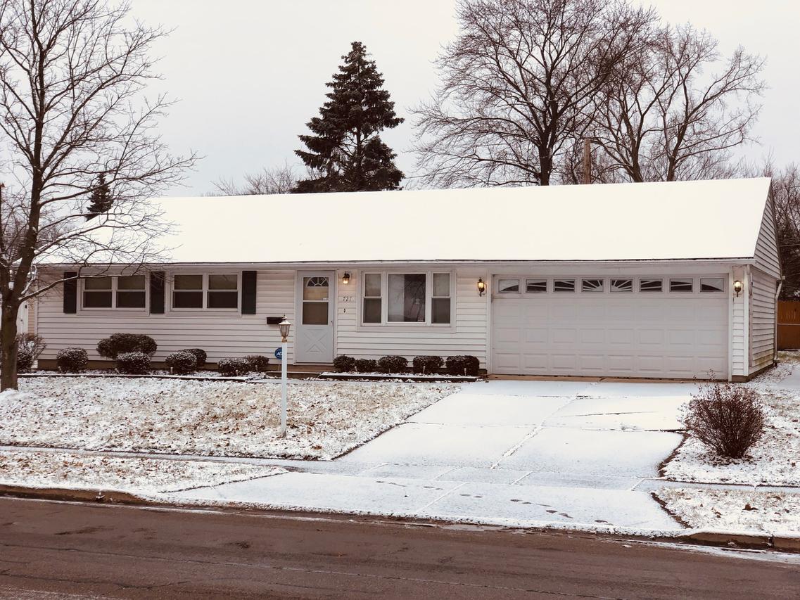 727 Woodland Heights Blvd., Streamwood, IL 60107