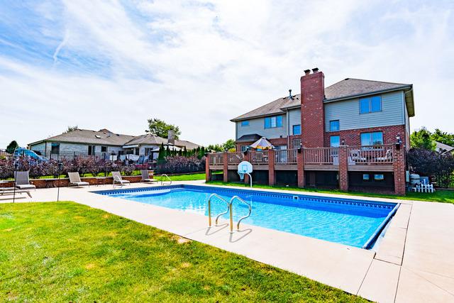 8601 Hotchkiss Dr., Frankfort, IL 60423