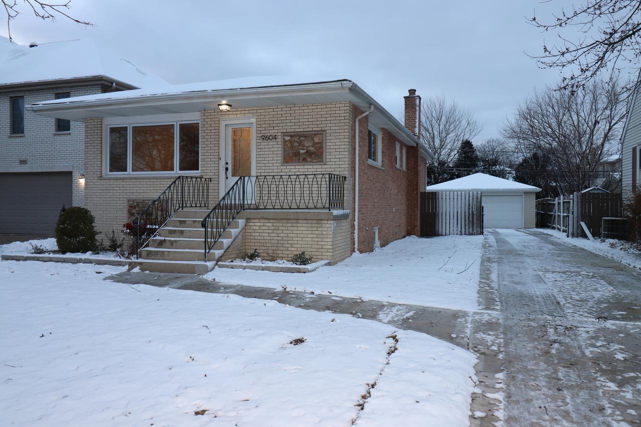 9604 Menard Ave., Oak Lawn, IL 60453
