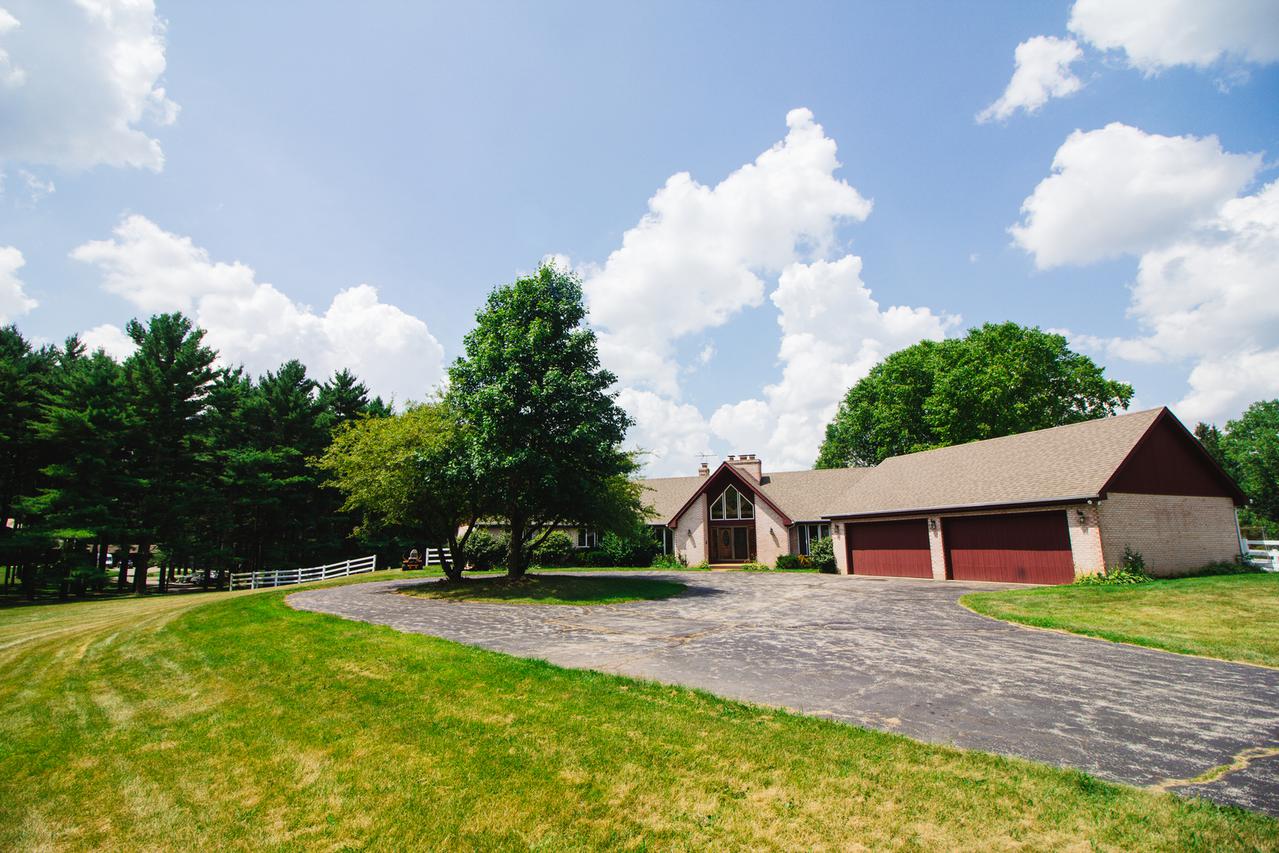 32 Braeburn Ln., Barrington Hills, IL 60010