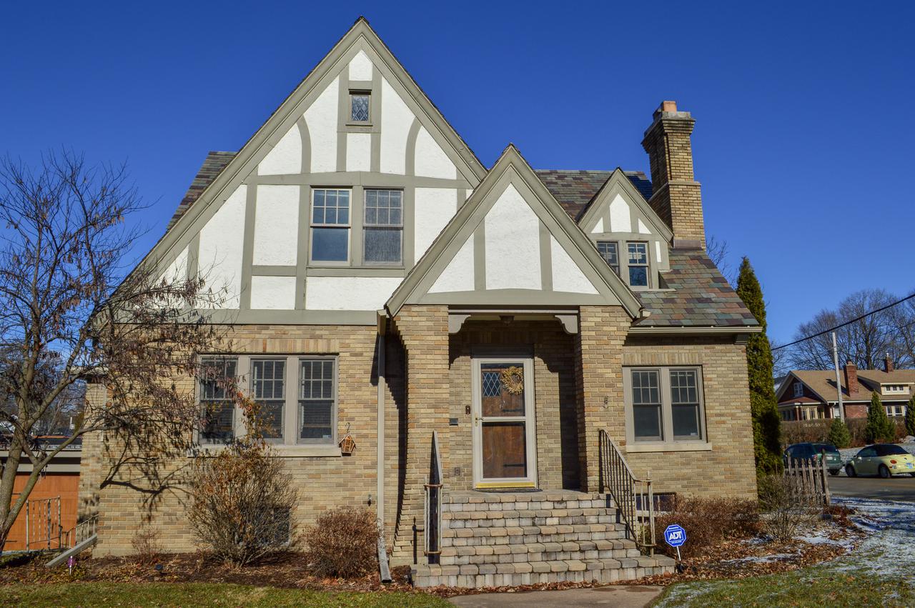 2322 E State St., Rockford, IL 61104