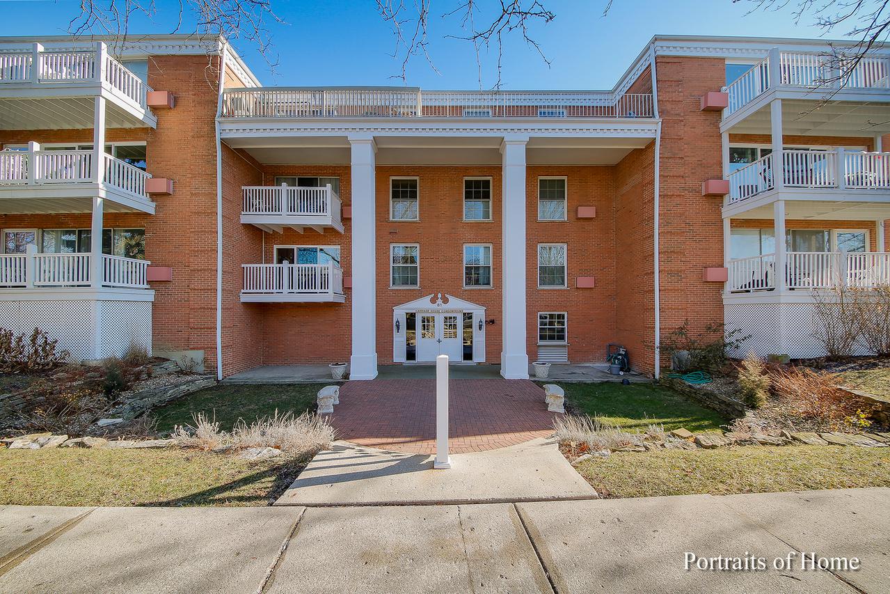 81 6th Ave. #104, La Grange, IL 60525