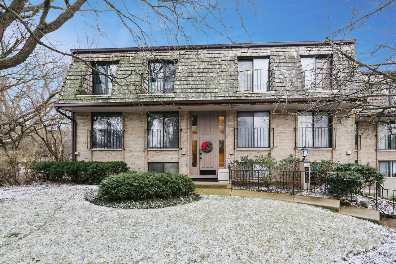 1700 Northfield Sq. #F, Northfield, IL 60093