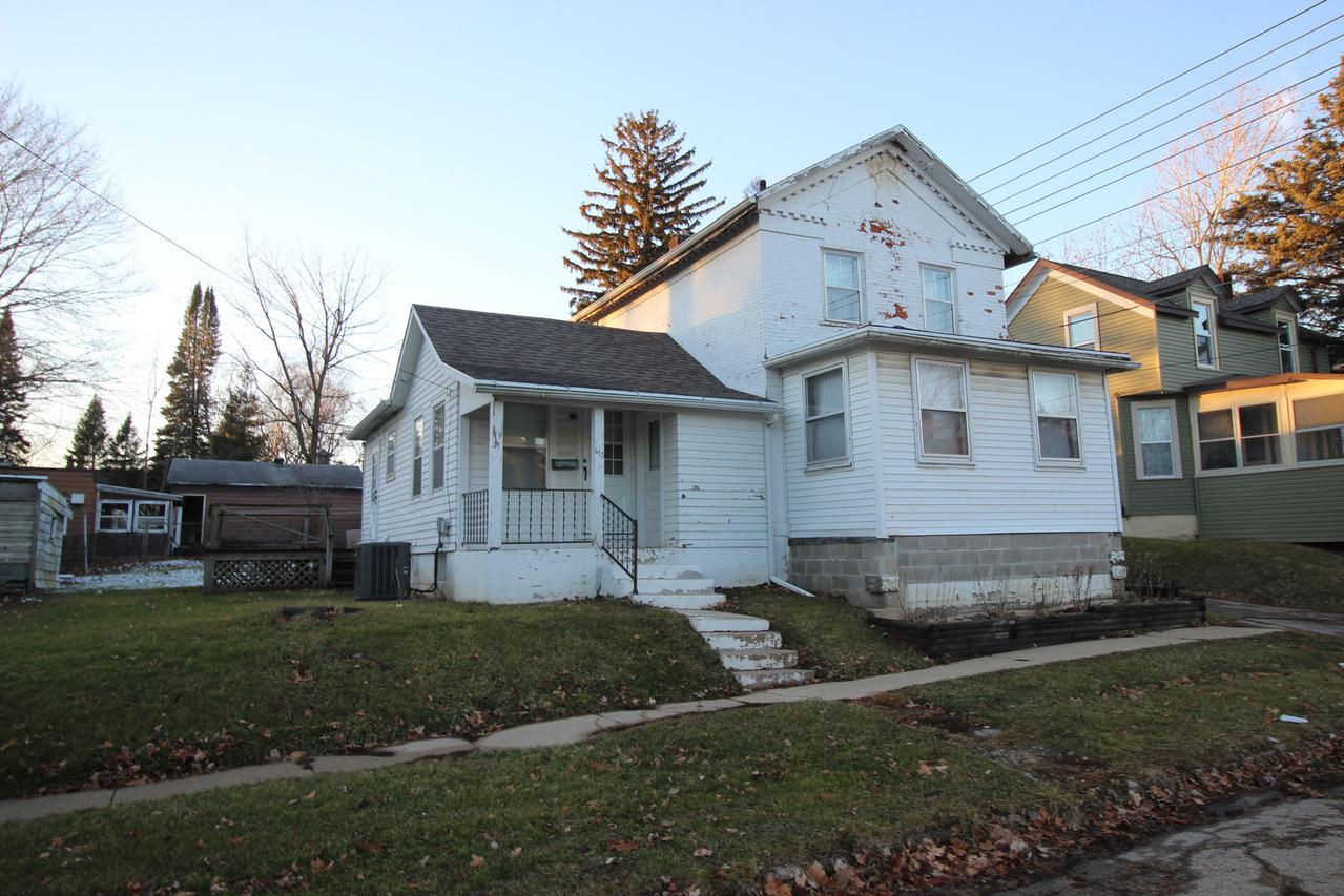 610 S Blackhawk Ave., Freeport, IL 61032