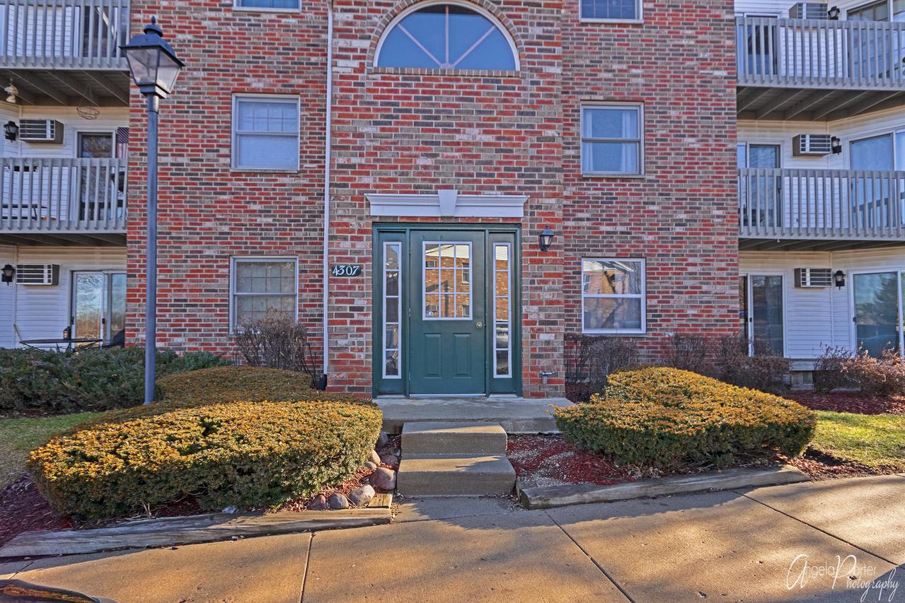 4307 W Shamrock Ln. #1C, Mchenry, IL 60050