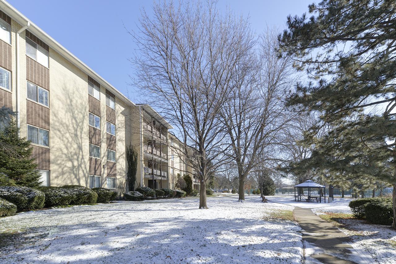 640 Murray Ln. #312, Des Plaines, IL 60016