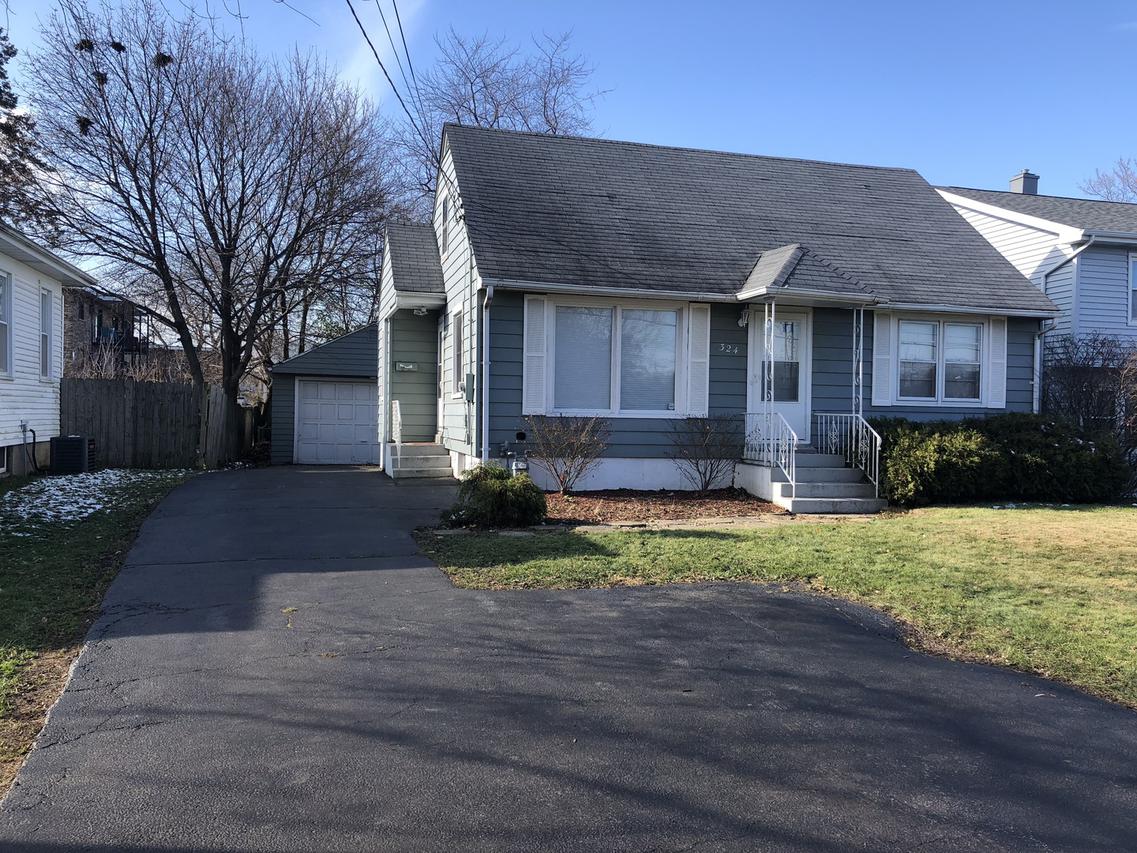 324 Brittain Ave., Grayslake, IL 60030