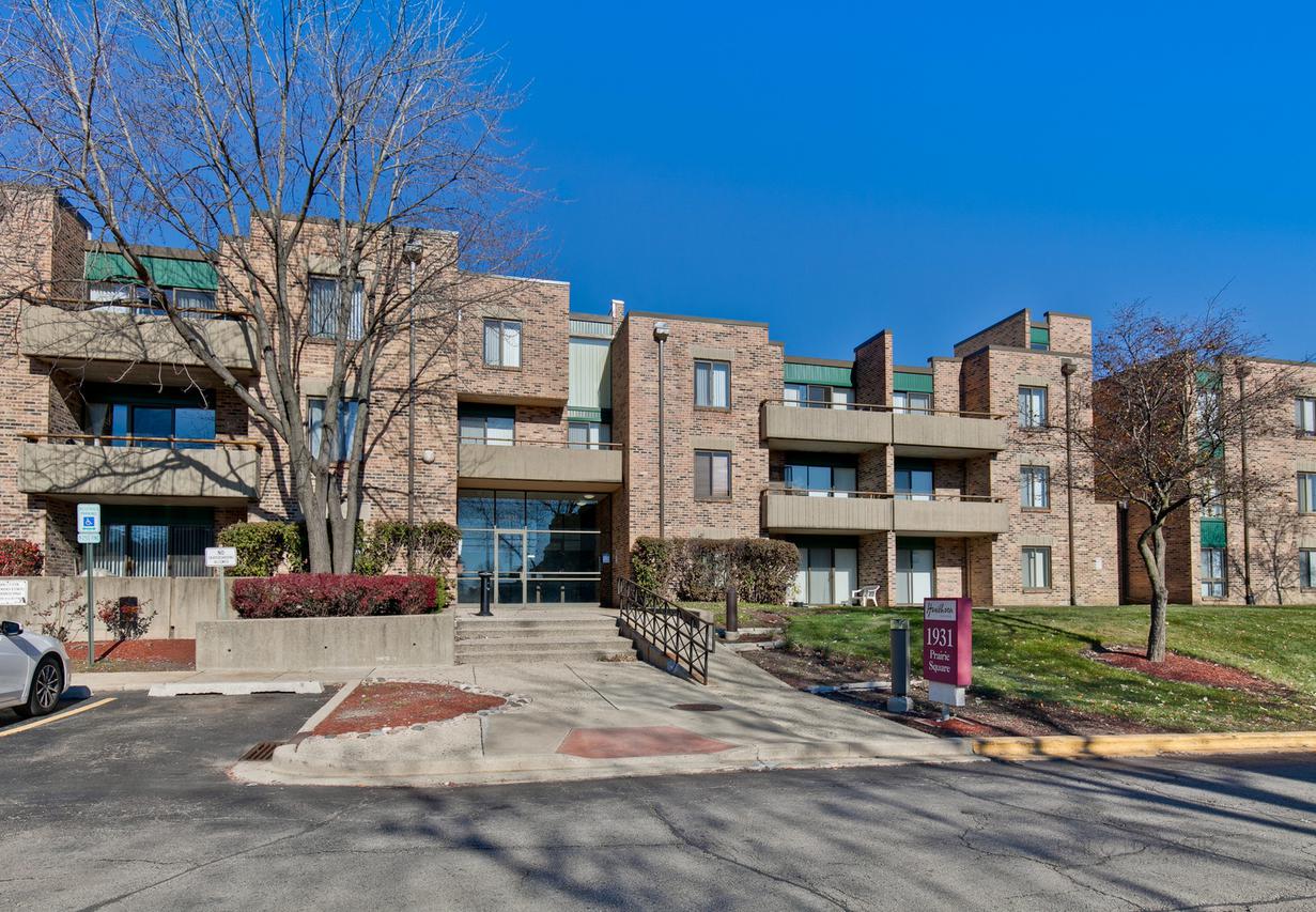 1931 Prairie Sq. #108, Schaumburg, IL 60173