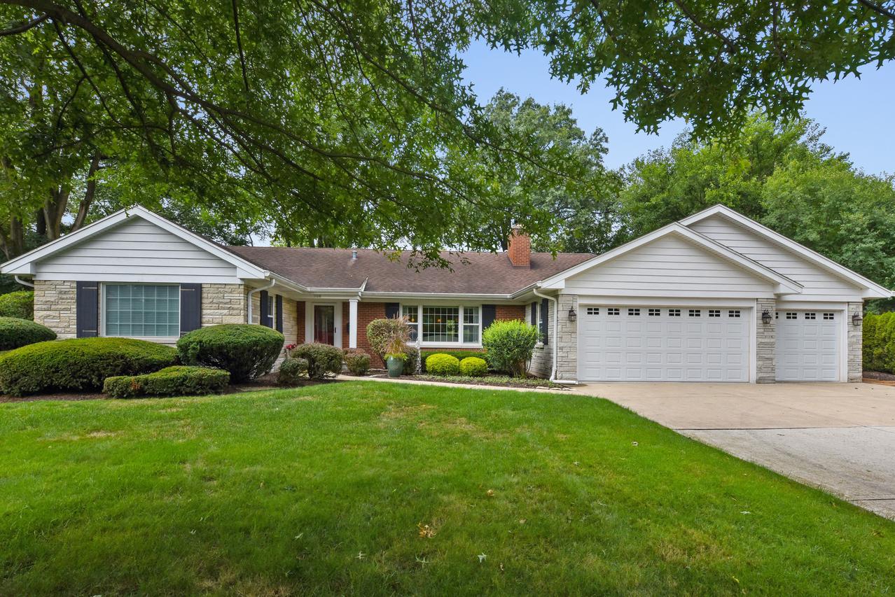 1108 Woodview Rd., Burr Ridge, IL 60527