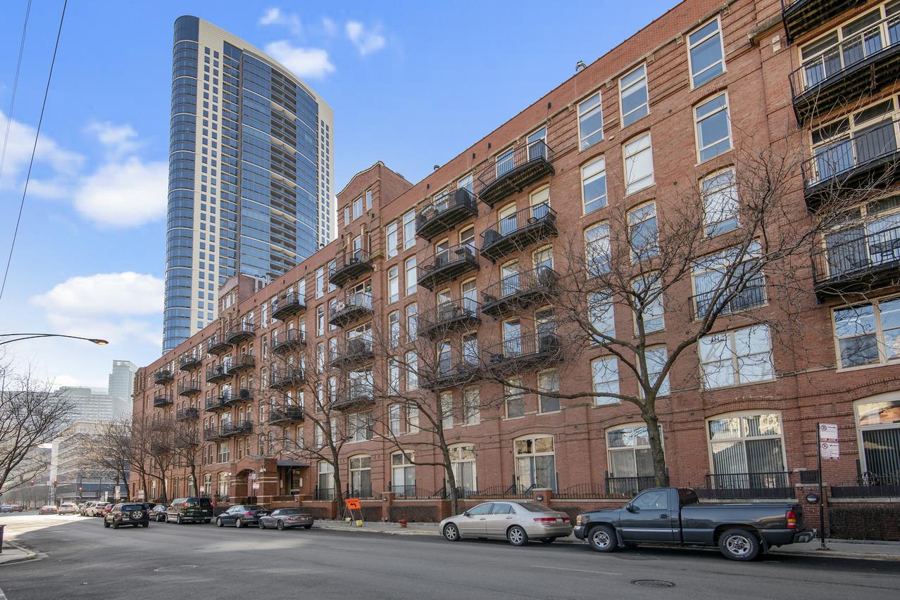 550 N Kingsbury St. #214, Chicago, IL 60654