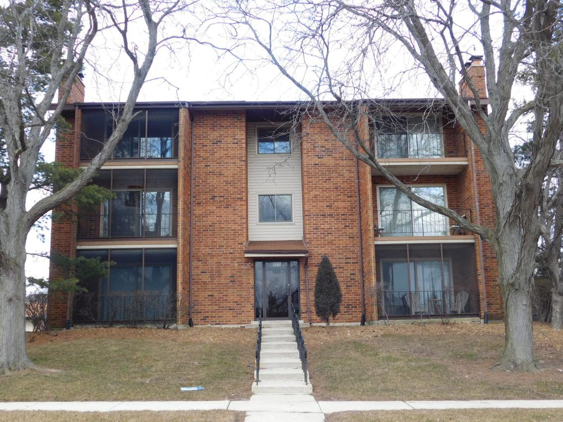 9910 Shady Ln. #2SW, Orland Park, IL 60462