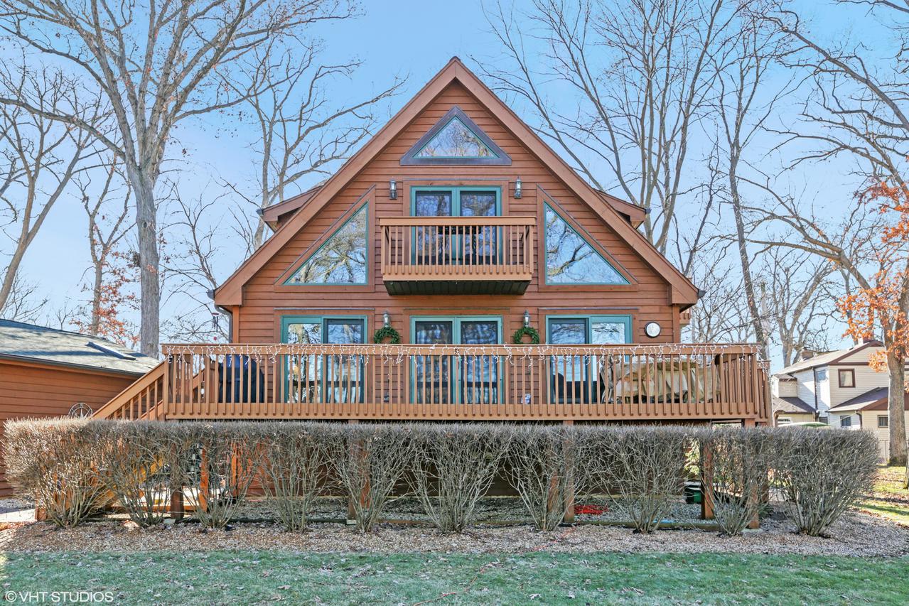 2715 Apache Tr., Mchenry, IL 60051