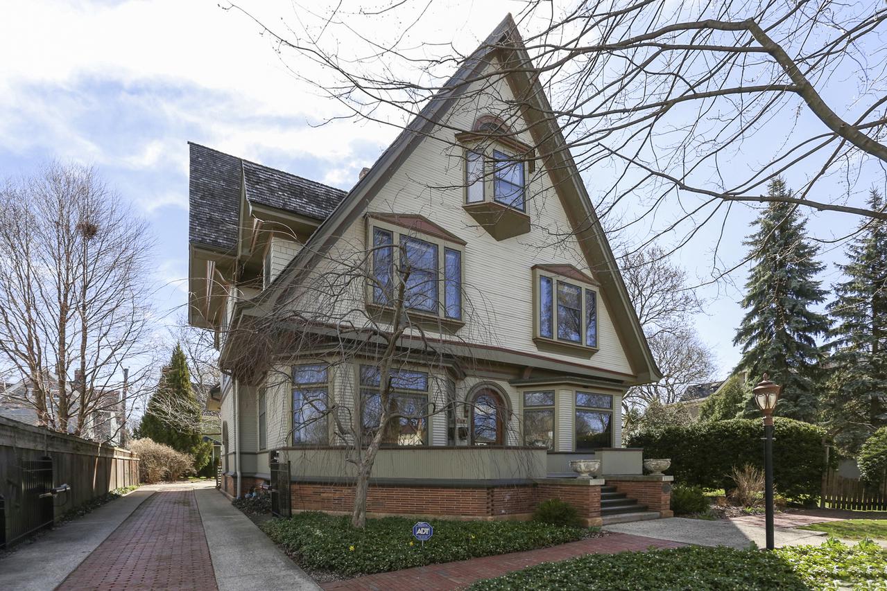 211 S La Grange Rd., La Grange, IL 60525