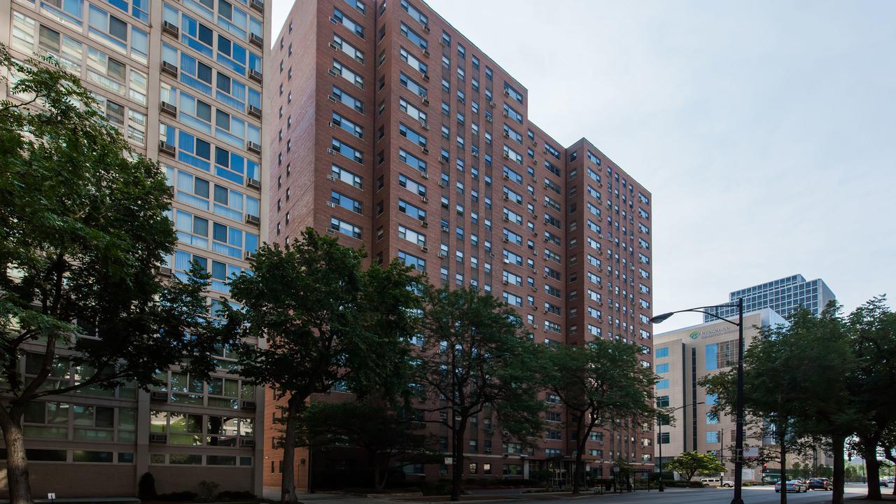 2909 N Sheridan Rd. #1606, Chicago, IL 60657