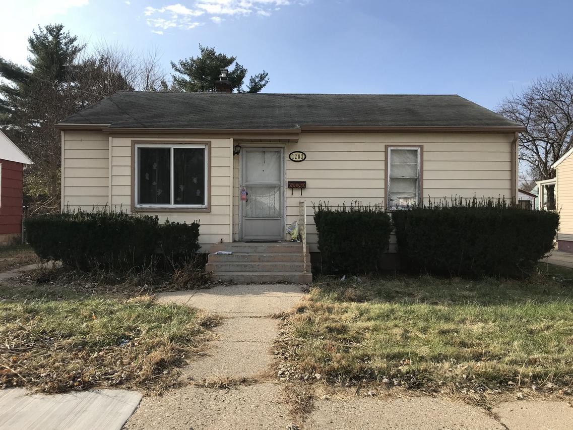 1203 14th St., Rockford, IL 61104