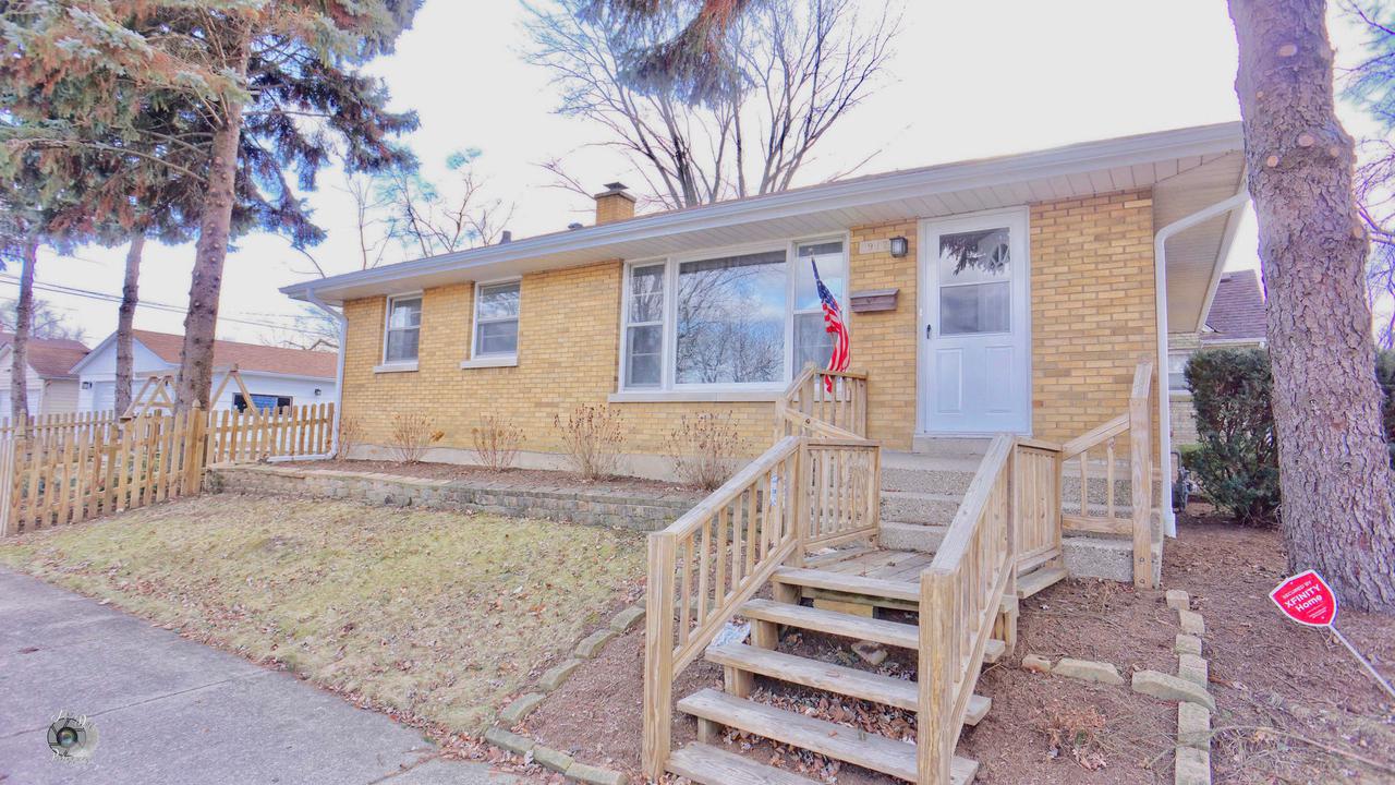 917 Merton Ave., Waukegan, IL 60087