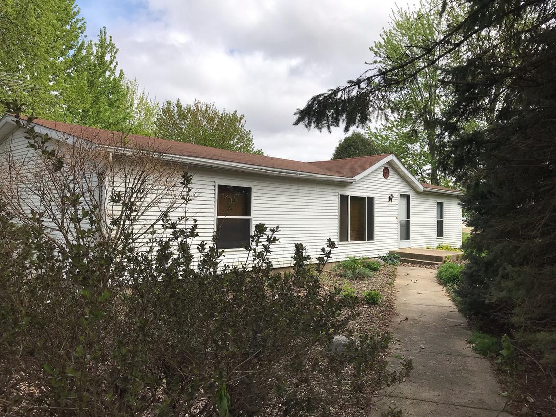303 East St., Malden, IL 61337