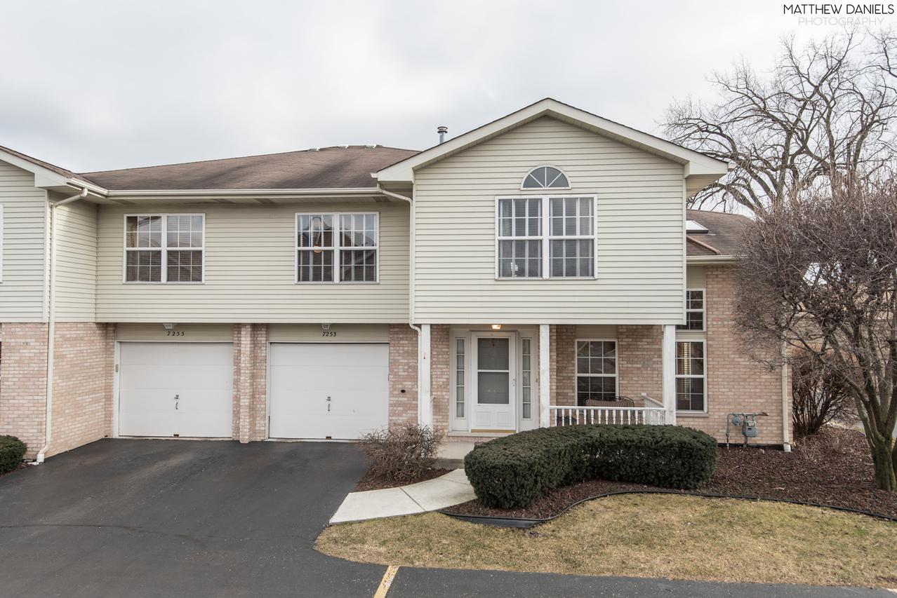7253 Honey Locust Dr., Justice, IL 60458