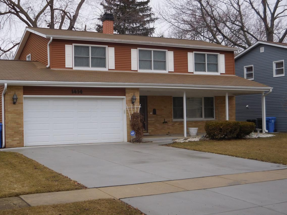 1414 S Hickory Dr., Mount Prospect, IL 60056