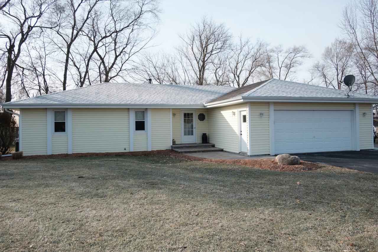 909 Rhodes Ct., Machesney Park, IL 61115