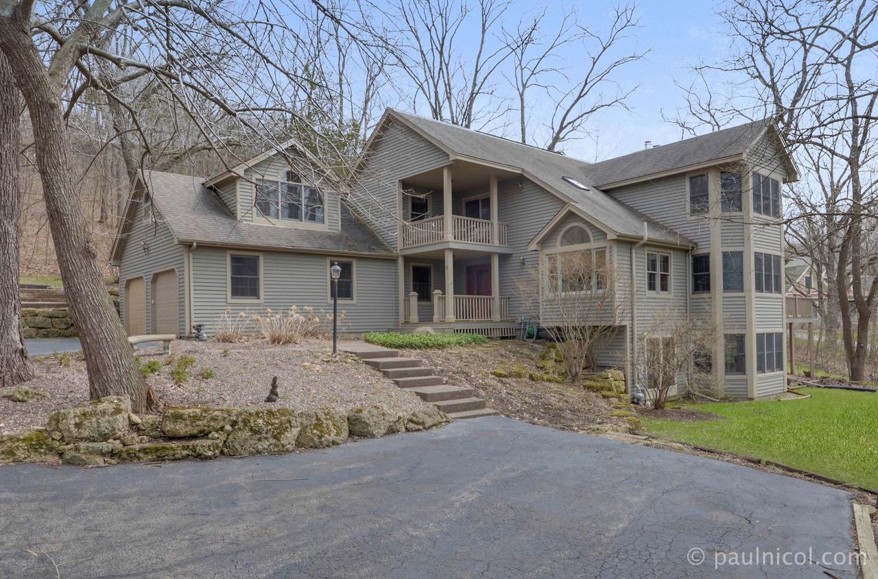 2 Arbor Ct., Galena, IL 61036